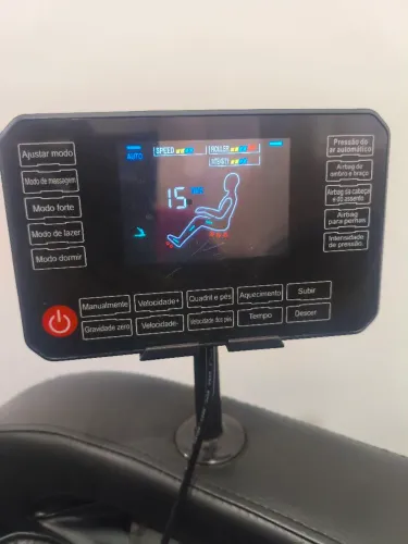 Vendo cadeira de massagem nova,massagea os pés perna, quadril,costa, pescoço e cabeça