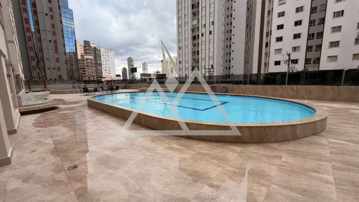 Apartamento reformado alto Bueno