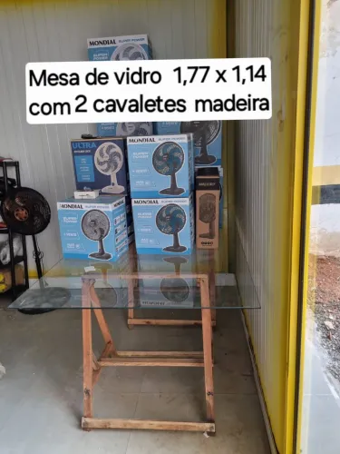 Mesa com vidro temperado para desocupar espaço. De 800,00 reais, por SOMENTE 199,00 reais 