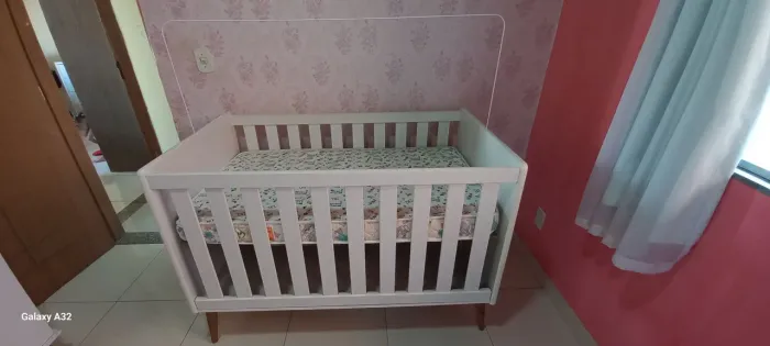 Berço 2 em 1 vira mini cama