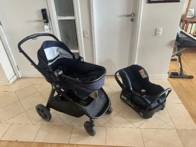 Carrinho de bebê Maxi Cosi com Bebê Conforto