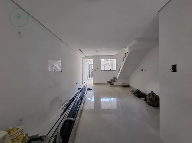Casa Geminada á venda no bairro Jardim Leblon, Belo Horizonte - MG.