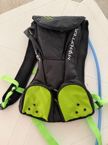 Mochila de Hidratação Monters 2 litros