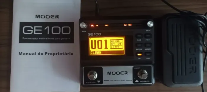 Pedaleira Mooer GE100 c/ fonte - TOP 