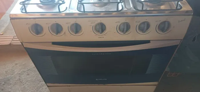 Fogão com 5 queimadores funcionando normal