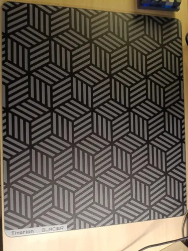 Mousepad de vidro Glacier 49x42 hexágono preto