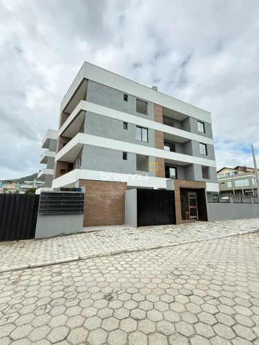 Apartamento à Venda na Praia do Santinho | 2 Dormitórios, 1 Suíte perto do mar