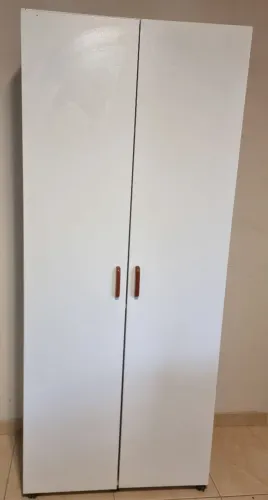 Armário multiuso com rodinhas 
