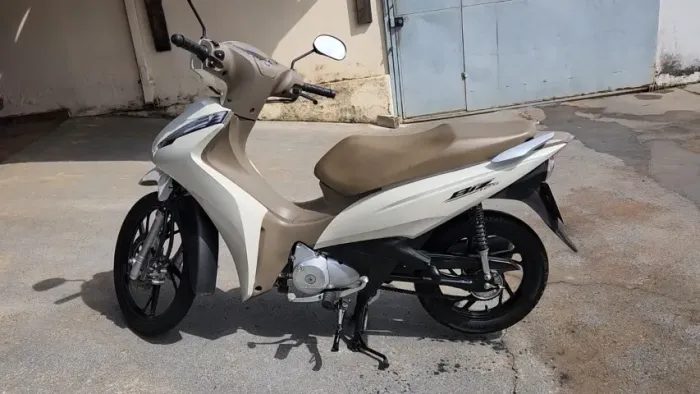 Honda Biz 2024 único dono zera zera. Revisões feitas top top