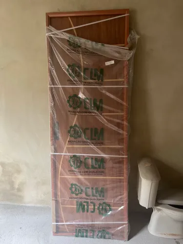Porta pronta 75cm por 2,10 lado direito 