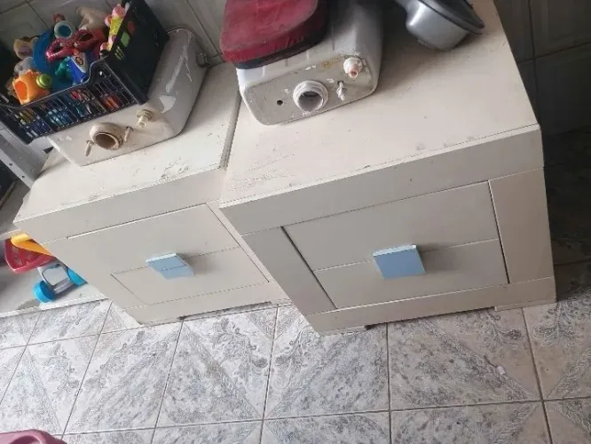 Par criado mudo