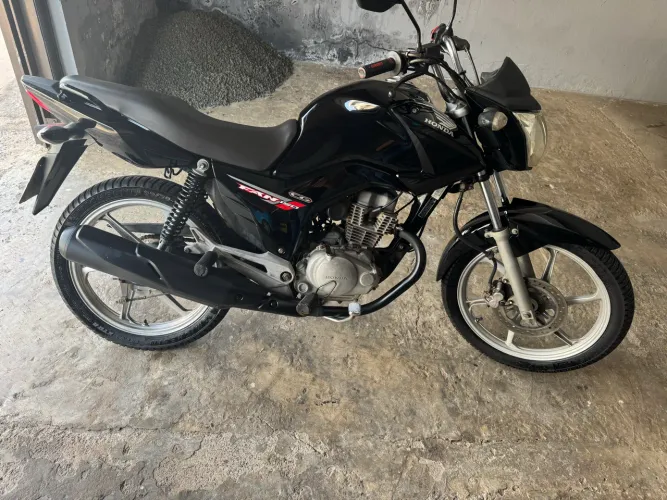 Vendo moto Titan Fan 150 preta