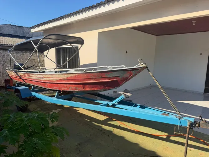 Voadeira 6m motor 15 yamaha.