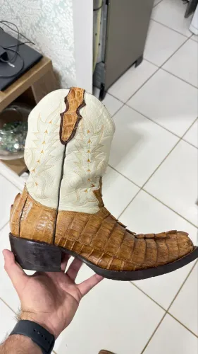 Bota exótica artesanal