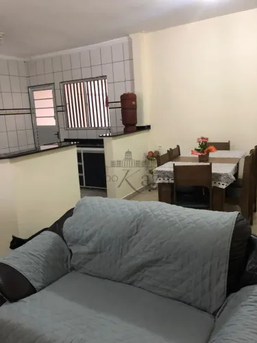 Casa - Altos da Vila Paiva - 2 Dormitórios - 75m² - Aceita Permuta.