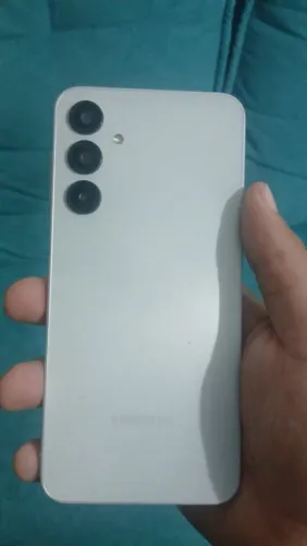 Quero vender meu celular por que não estou usando mais,telefone novo com a caixa do cell 