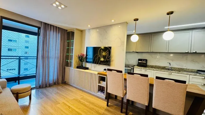 Apartamento à Venda no Bigorrilho em Curitiba, com 69 m² e Sacada com Churrasqueira