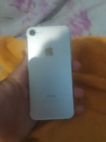 Vendo iphone 7 que desligou e não quer ligar mais