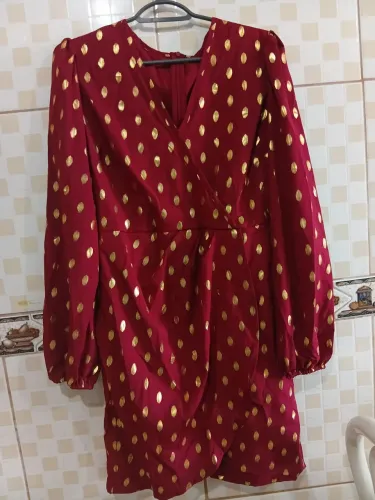 Vestido vermelho com dourado shein