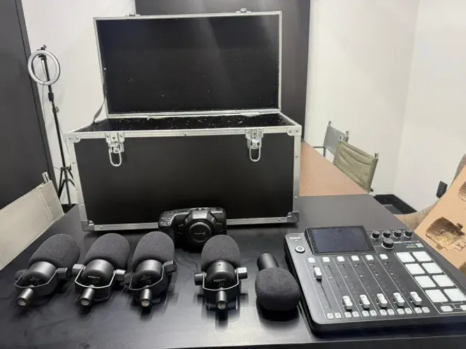 Kit Podcast - Blackmagic 4K + RodeCaster Pro II + 4 PodMics + Acessórios