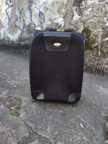Mala de Viagem Grande com Rodinhas - Muito Conservada