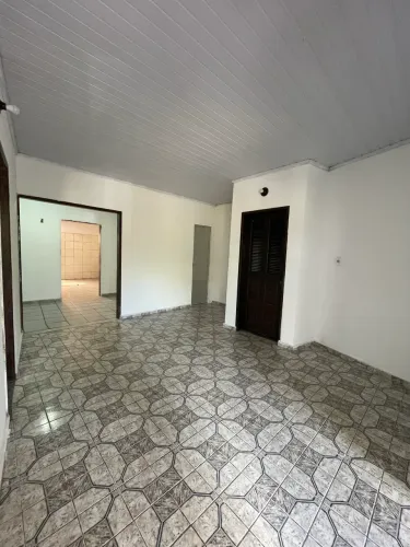 [SEM CAUÇÃO] Alugo Casa na Av. dos Franceses por R$ 1.500 - 03 quartos (sendo 02 suítes)