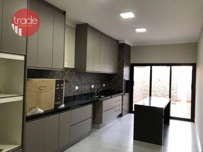 Casa Térrea À Venda Em Condomínio Fechado Com 03 Dormitórios E Piscina.