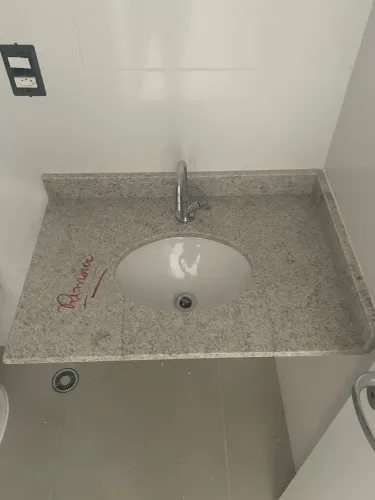 Pia de granito com cuba oval para banheiro 75X50cm