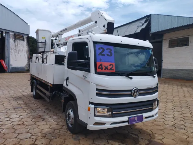 Volkswagen 11.180 11-180 Delivery 2p (diesel)(E5) 2022/2023 Vamos Seminovos Goiania