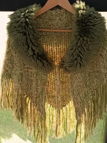 Poncho feminino em crochê 