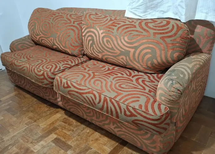 Sofa grande , forte e confortável