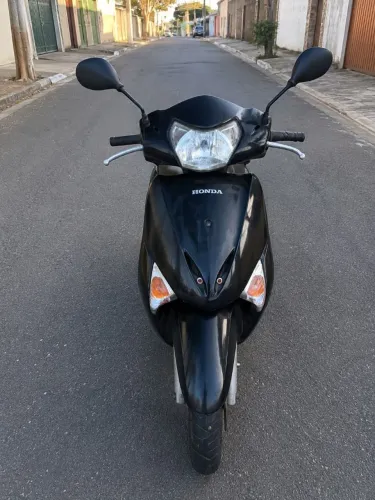 Vende-se uma Honda lead
