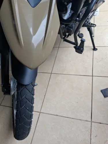 Moto zero único dono sem um arranhão e com equipamentos