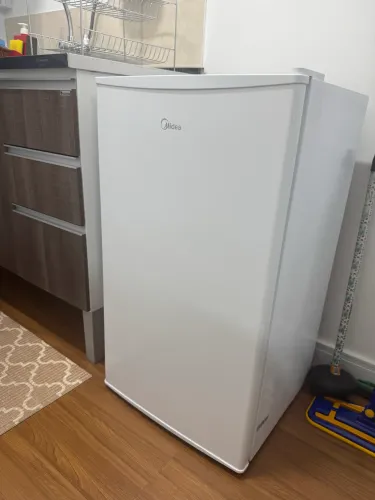 Frigobar Midea 93 litros
