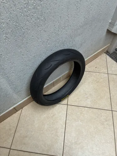 Vende pneu para hornet