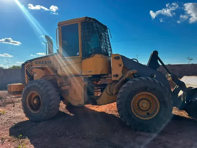Pá Carregadeira - Volvo L70 E - Ano 2007 - 9000 HORAS - Troca em Gado ou Carro