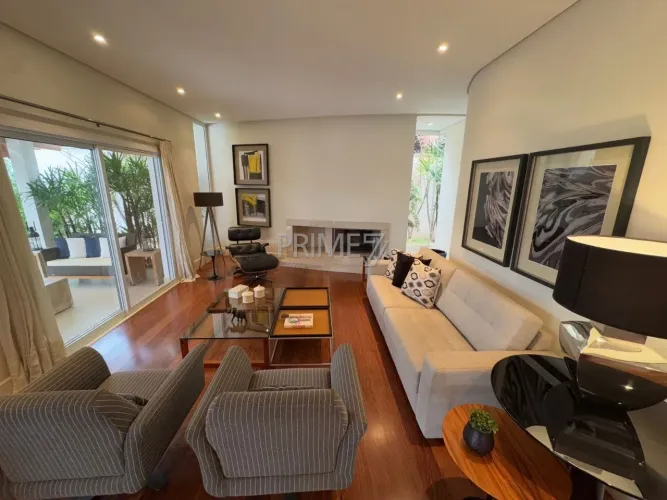 Casa estilo sobrado , de alto padrão à venda no Condomínio Residencial Jatobás