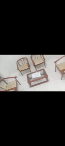 Lindo conjunto poltronas e mesa de centro de madeira