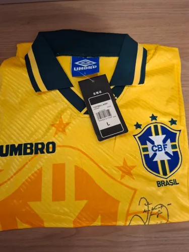 Camisa da seleção 1994 tetra campeã assinada por Romário