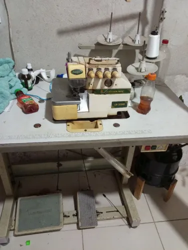 Vendo  duas máquinas de costura 