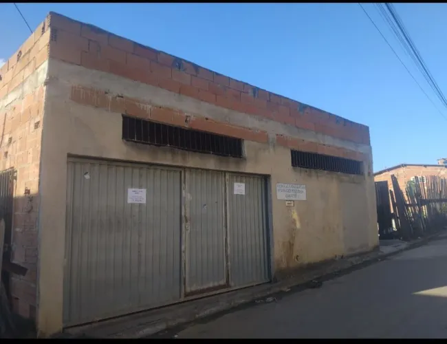 Vende se casa em Viana