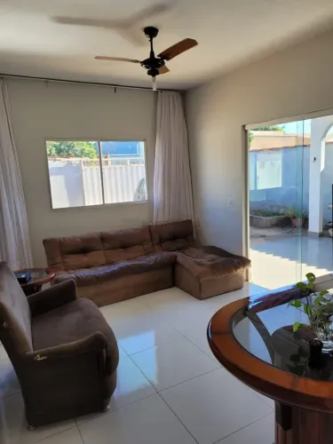 Vendo Linda casa com 4 quartos - 2 suítes - Condomínio Fechado