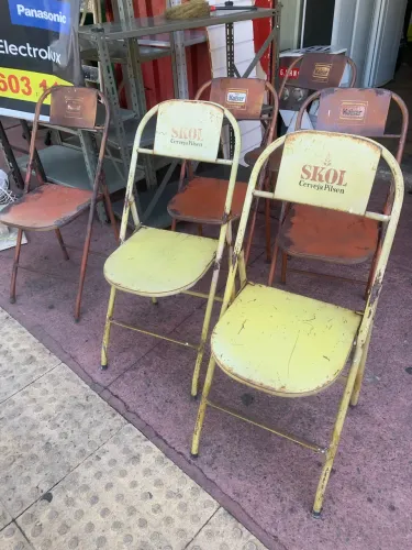 Cadeira de ferro antiga !!