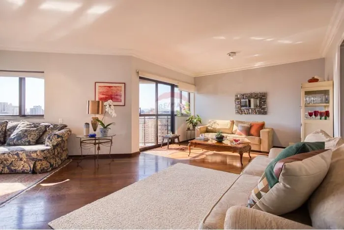 Vende Apartamento alto padrão - 4 dormitórios, 3 suítes, 3 vagas, 192 m2, na Rua Apinajés,