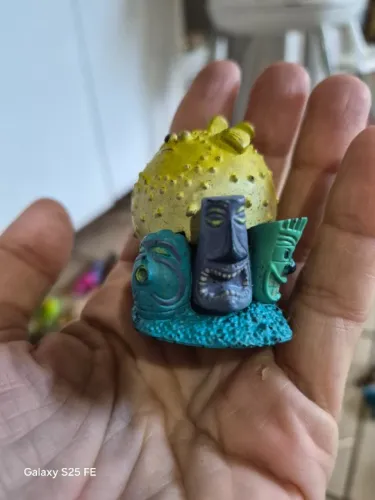 Figura colecionável que representa o peixe-balão da animação "Procurando Nemo". 