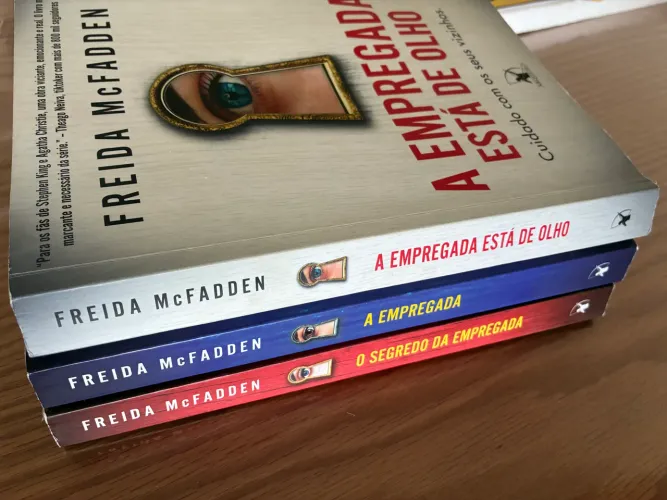 VENDO COLEÇÃO LIVROS A EMPREGADA COMPLETO