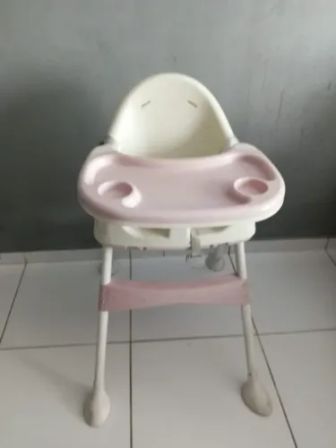 Cadeirinha de alimentação.