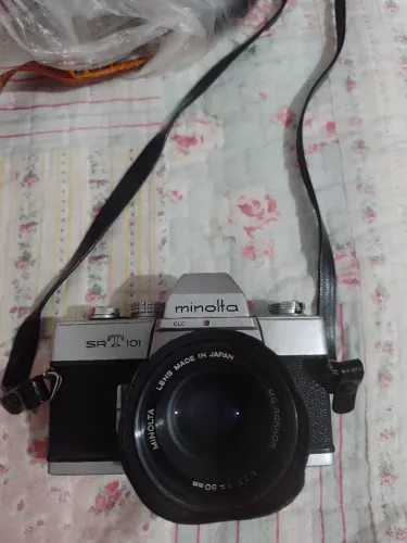 Máquina fotográfica Minolta SRT101analogica
