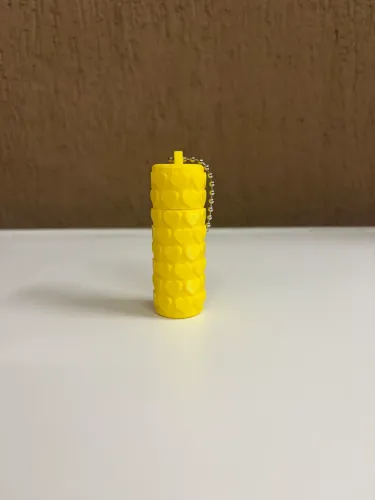 Porta Batom Corações Amarelo em Plástico Rosqueado Chaveiro