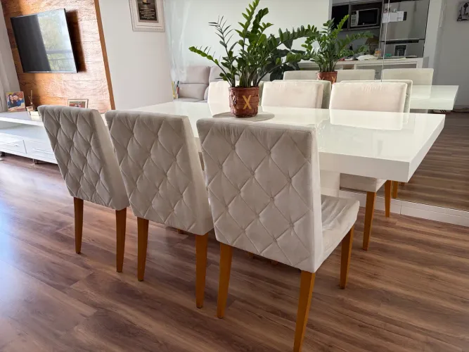 Mesa com 6 cadeiras